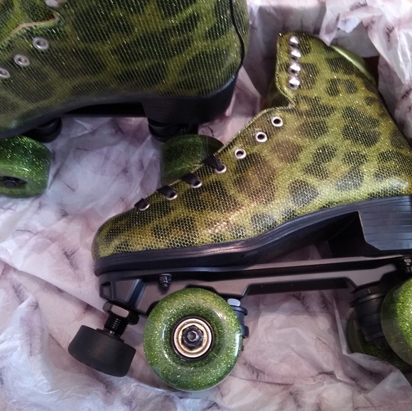 Jessica Simpson Other - Rollstar Roller Skates Sequin Ankle Boot in Sassy Green Leopard, size 7.